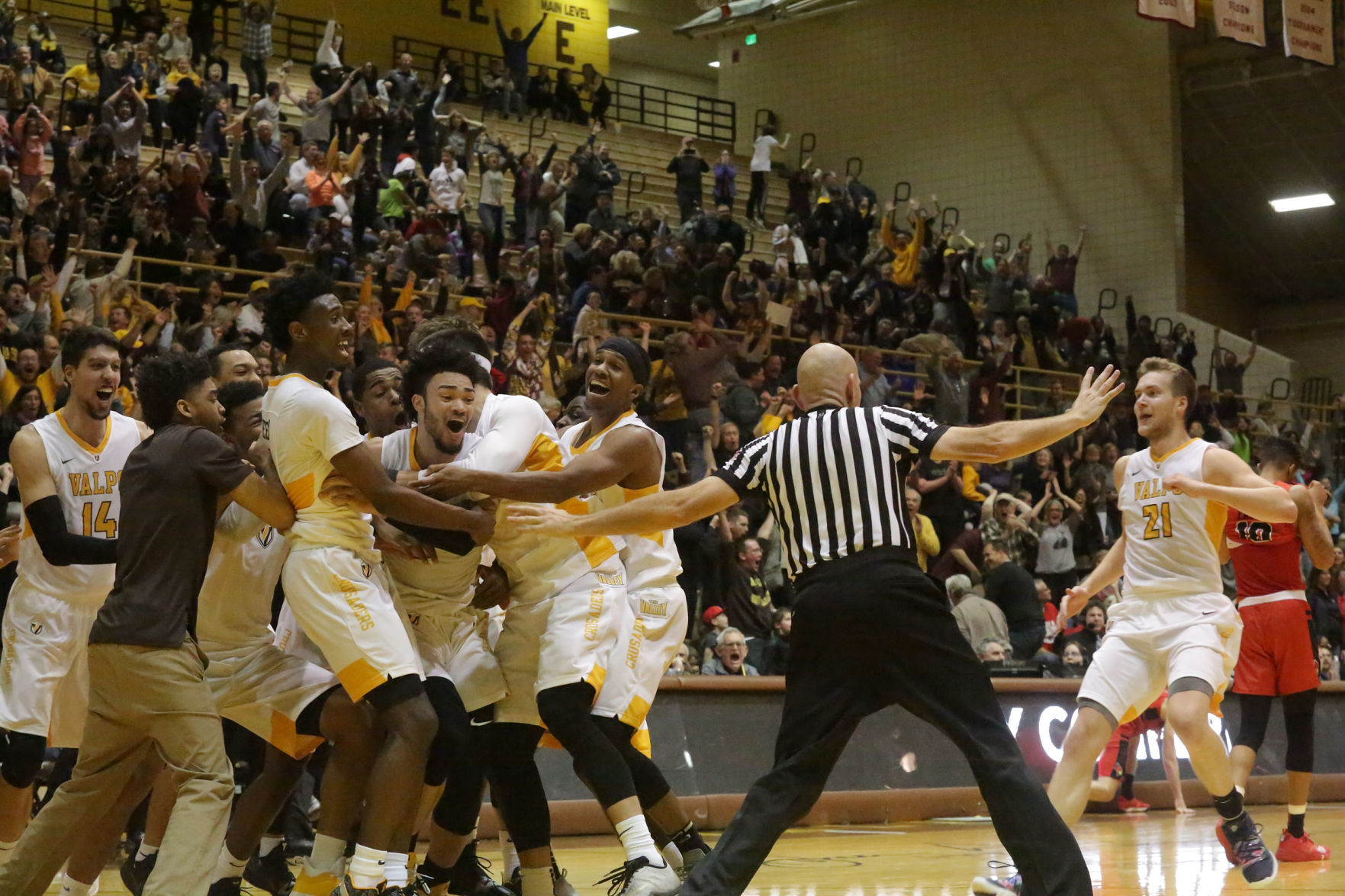 Valparaiso University beats Illinois State in men's basketball